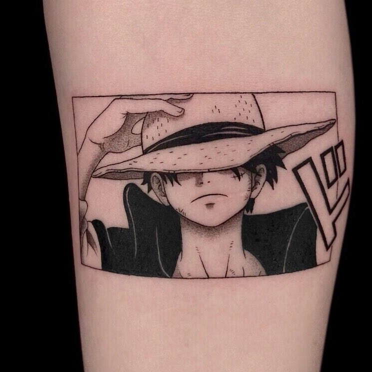 Tatuaje Luffy sombrero One Piece panel manga — CAOS Art Tattoo Chile