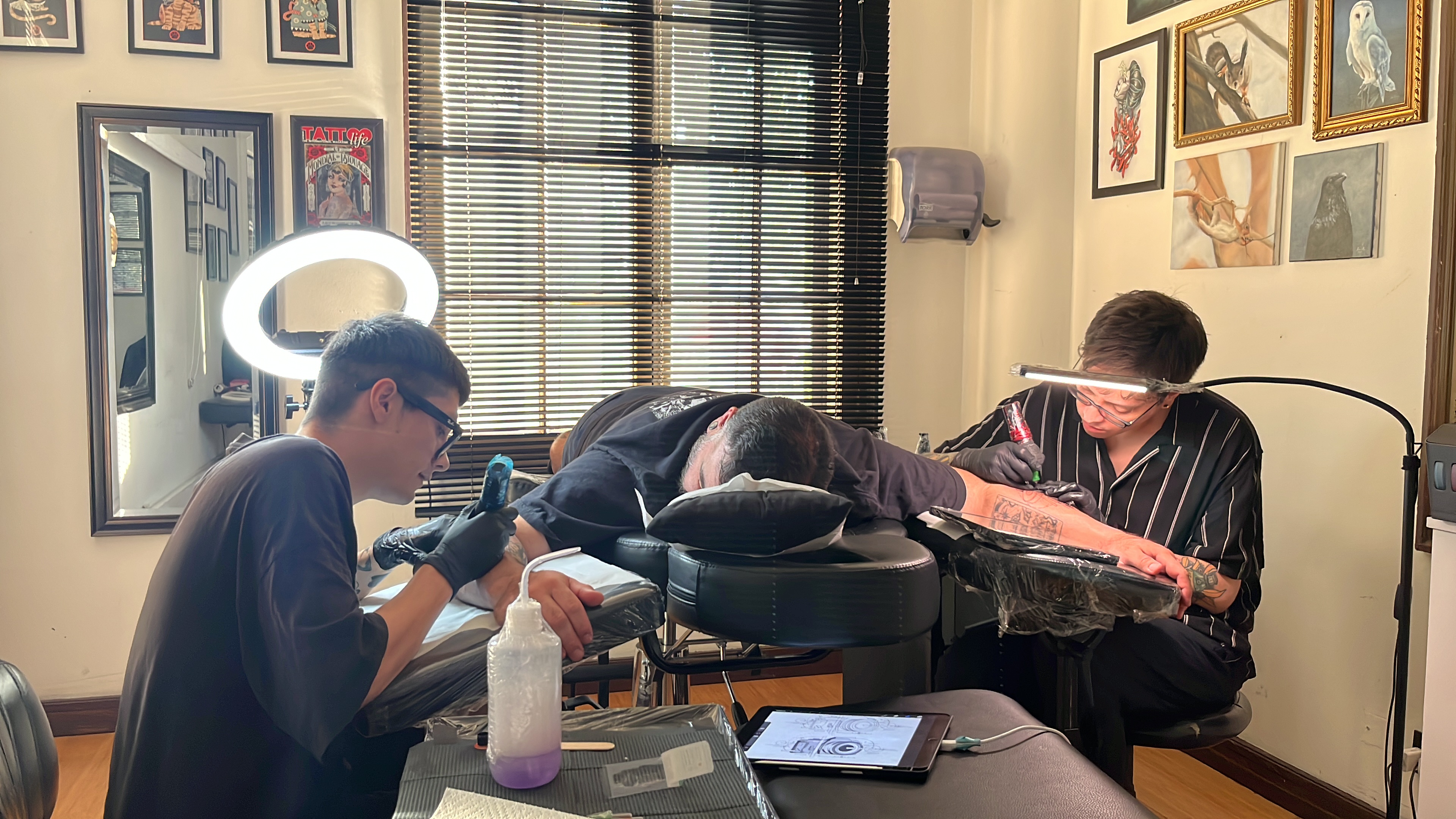 Caos Tattoo studio Santiago Chile two artists working simultaneously