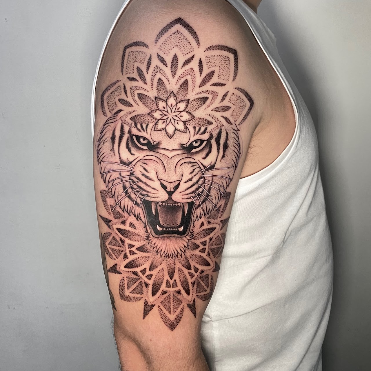 Professional realism tattoo Zeus Santiago Chile Caos Tattoo