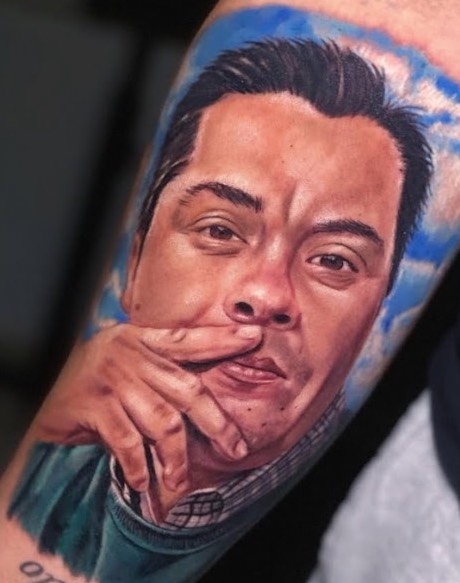 Retrato realismo color hombre caos art tattoo santiago chile – Rubén Caos Art Tattoo